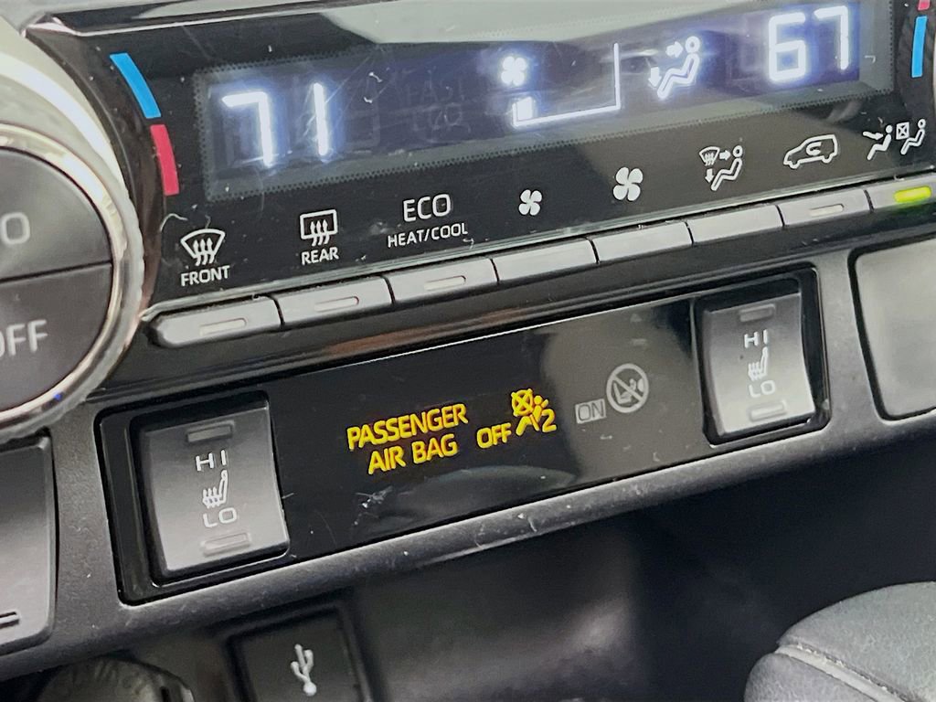 Used 2022 Toyota RAV4 XLE w/ Convenience Package image 19