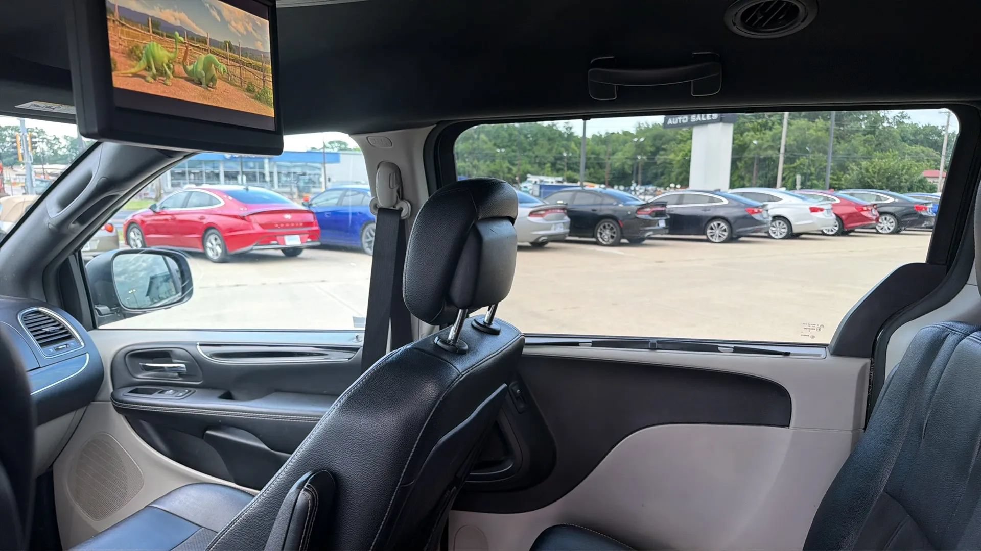 Used 2019 Dodge Grand Caravan SXT w/ Driver Convenience Group FWD image 38