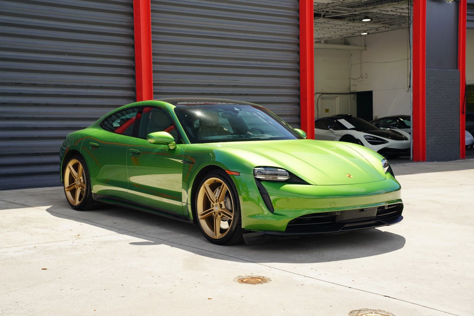 Used 2022 Porsche Taycan 4S image 4