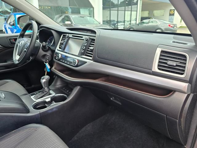 Used 2017 Toyota Highlander Plus AWD/4WD image 20