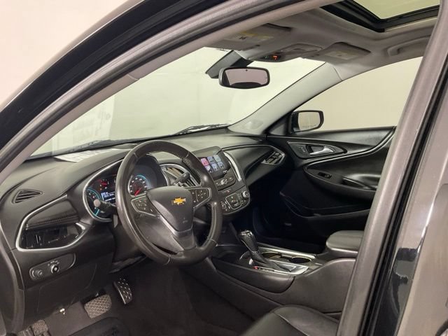 Used 2017 Chevrolet Malibu LT w/ Leather Package FWD image 19