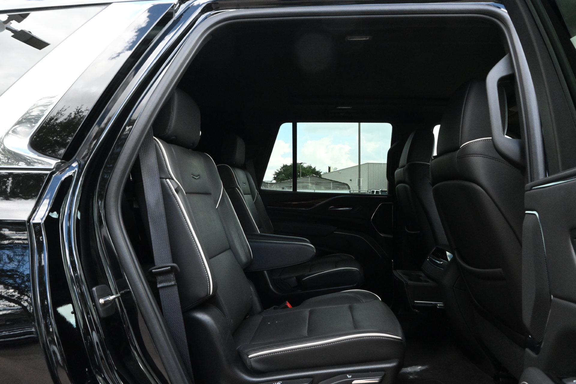 Certified 2024 Cadillac Escalade Premium Luxury w/ Performance Package AWD/4WD image 20