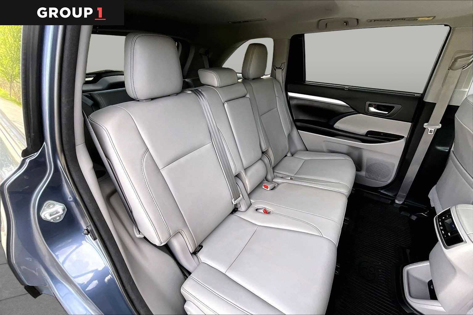 Used 2018 Toyota Highlander XLE w/ Carpet Mat Package (TMS) AWD/4WD image 20