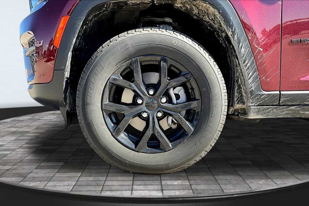 Used 2024 Jeep Grand Cherokee Altitude AWD/4WD image 28