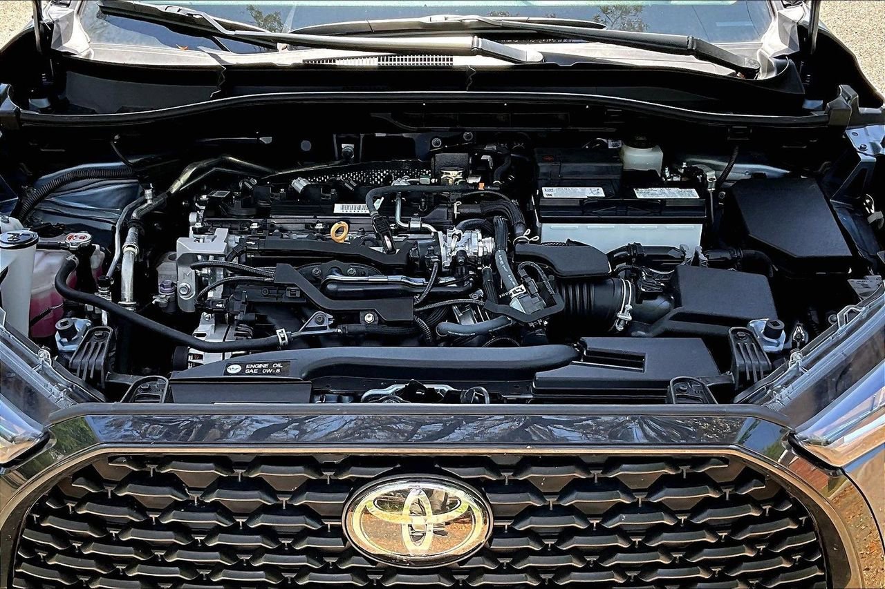 Used 2024 Toyota Corolla Cross LE w/ Moonroof Package image 31