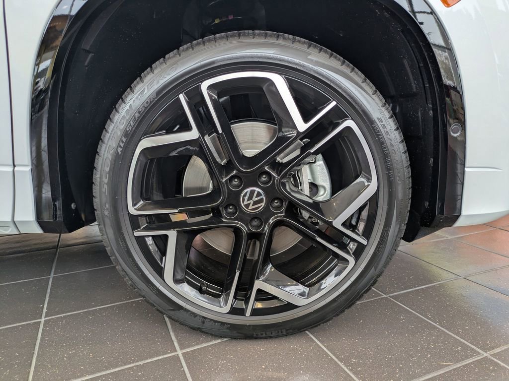 New 2026 Volkswagen Tiguan SEL R-Line image 11