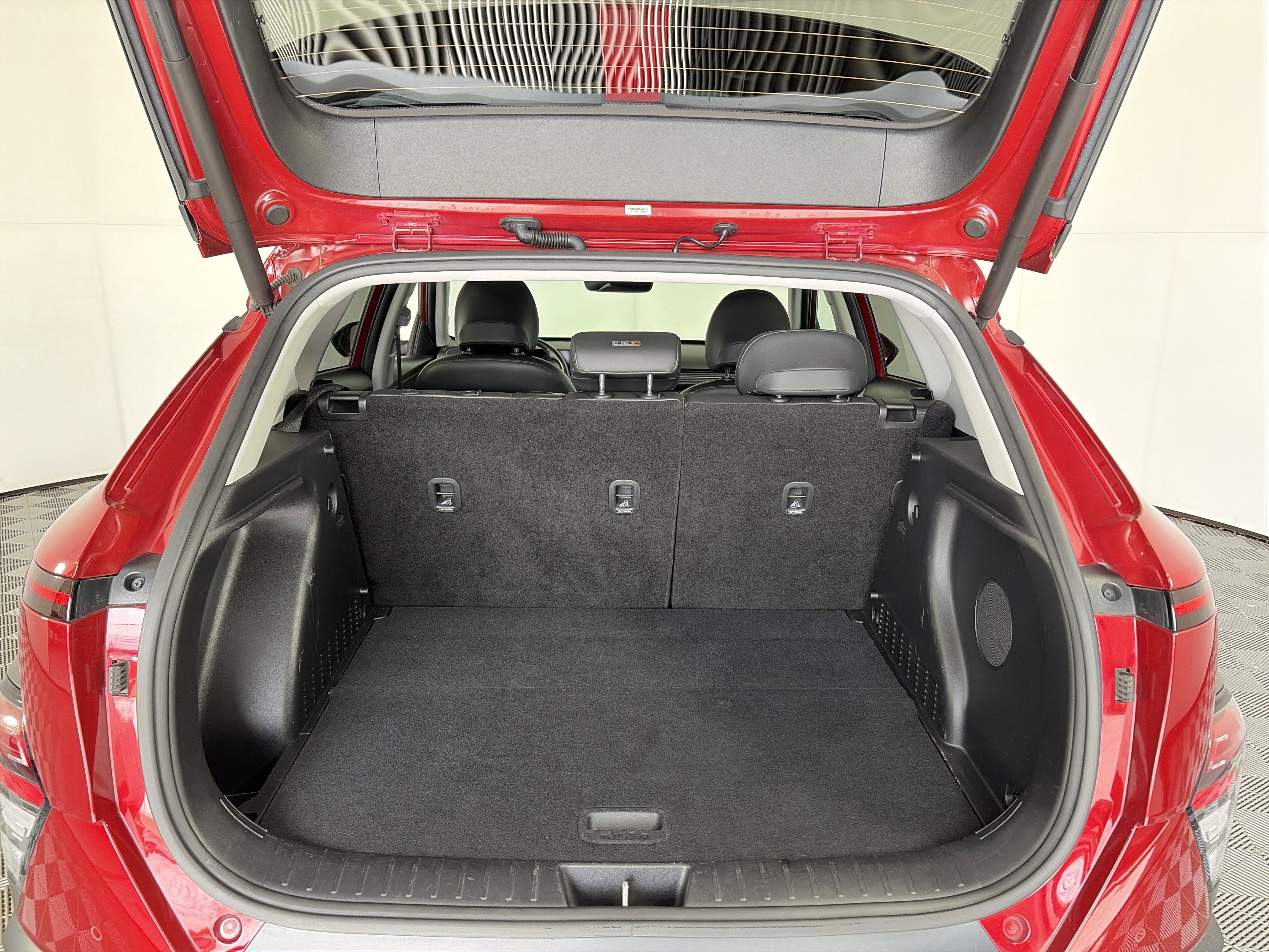 Used 2024 Hyundai Kona Limited AWD/4WD image 14