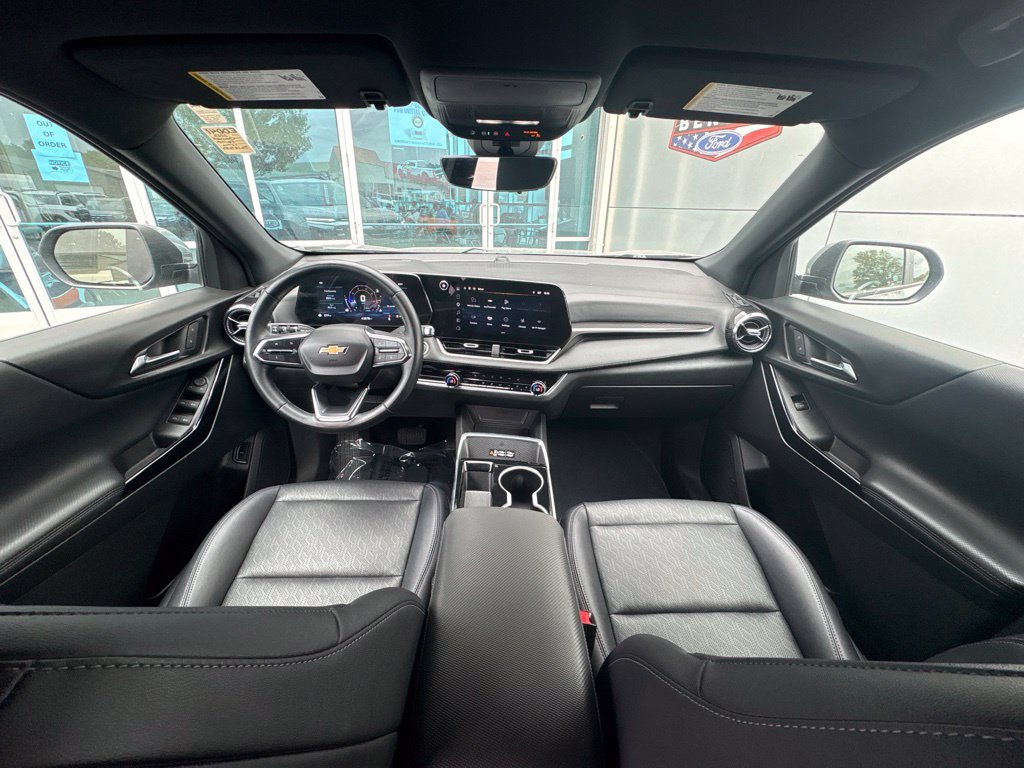 Used 2025 Chevrolet Equinox LT w/ Convenience Package II FWD image 9