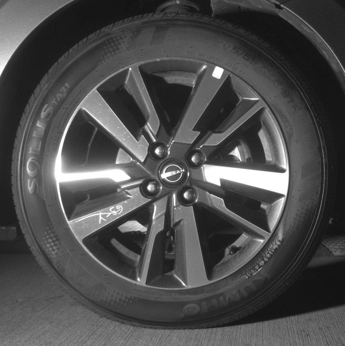 Used 2025 Nissan Versa SV image 13