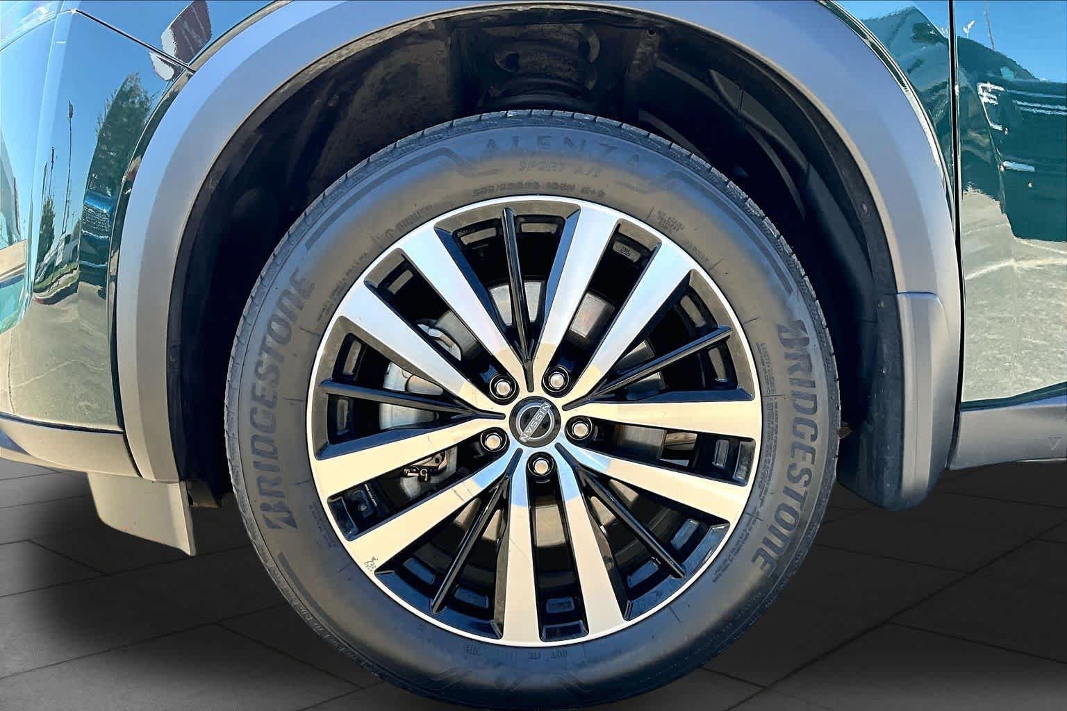 Certified 2025 Nissan Pathfinder Platinum w/ Cargo Package FWD image 11