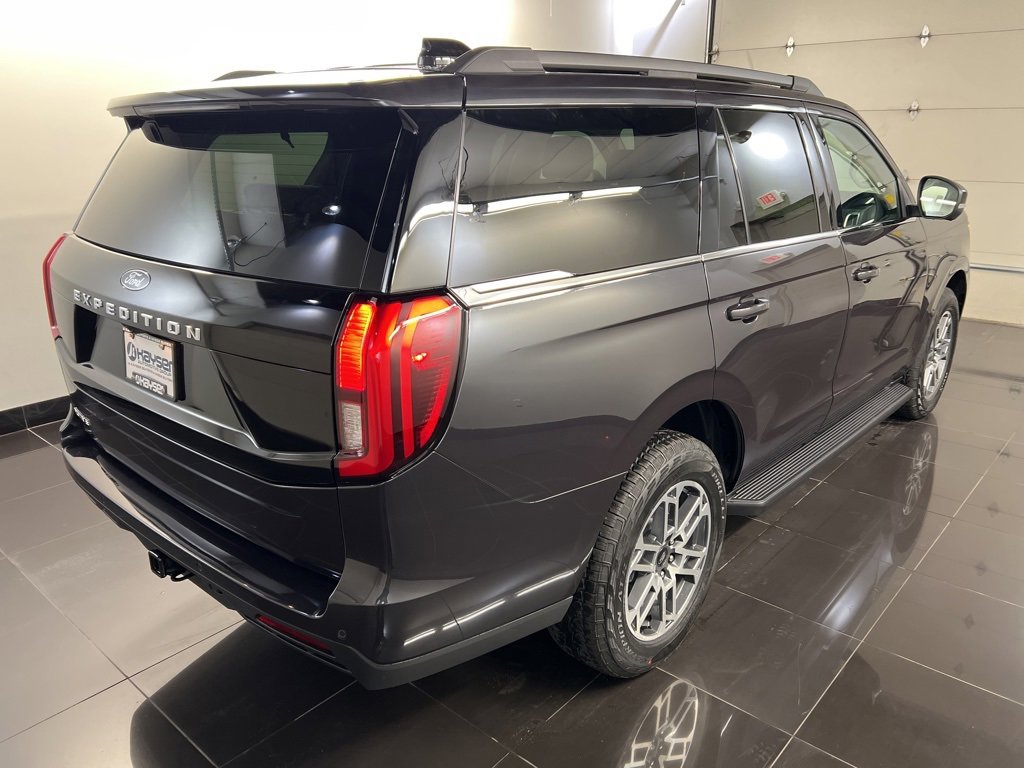 New 2025 Ford Expedition Active image 6