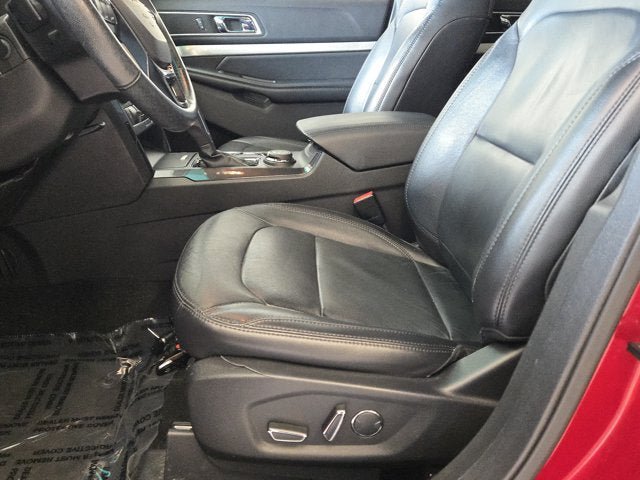 Used 2017 Ford Explorer XLT w/ Equipment Group 202A AWD/4WD image 21