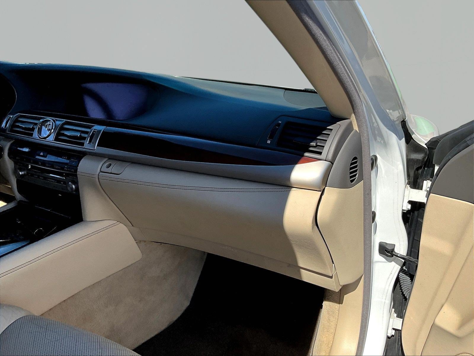 Used 2013 Lexus LS 460 AWD w/ Comfort Pkg image 26