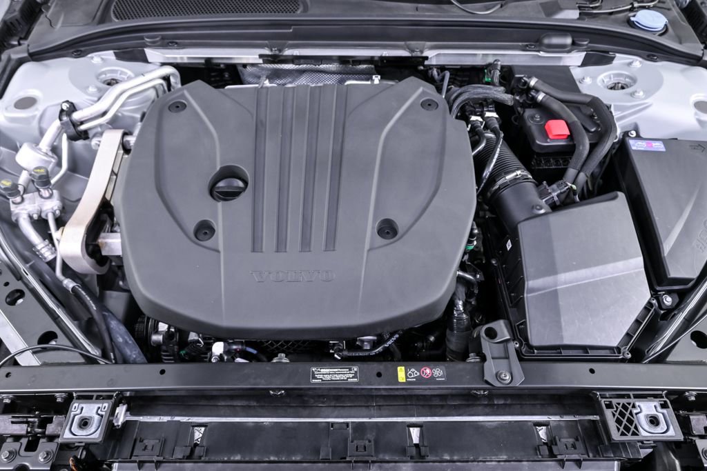 Certified 2025 Volvo V60 B5 Cross Country Plus image 35
