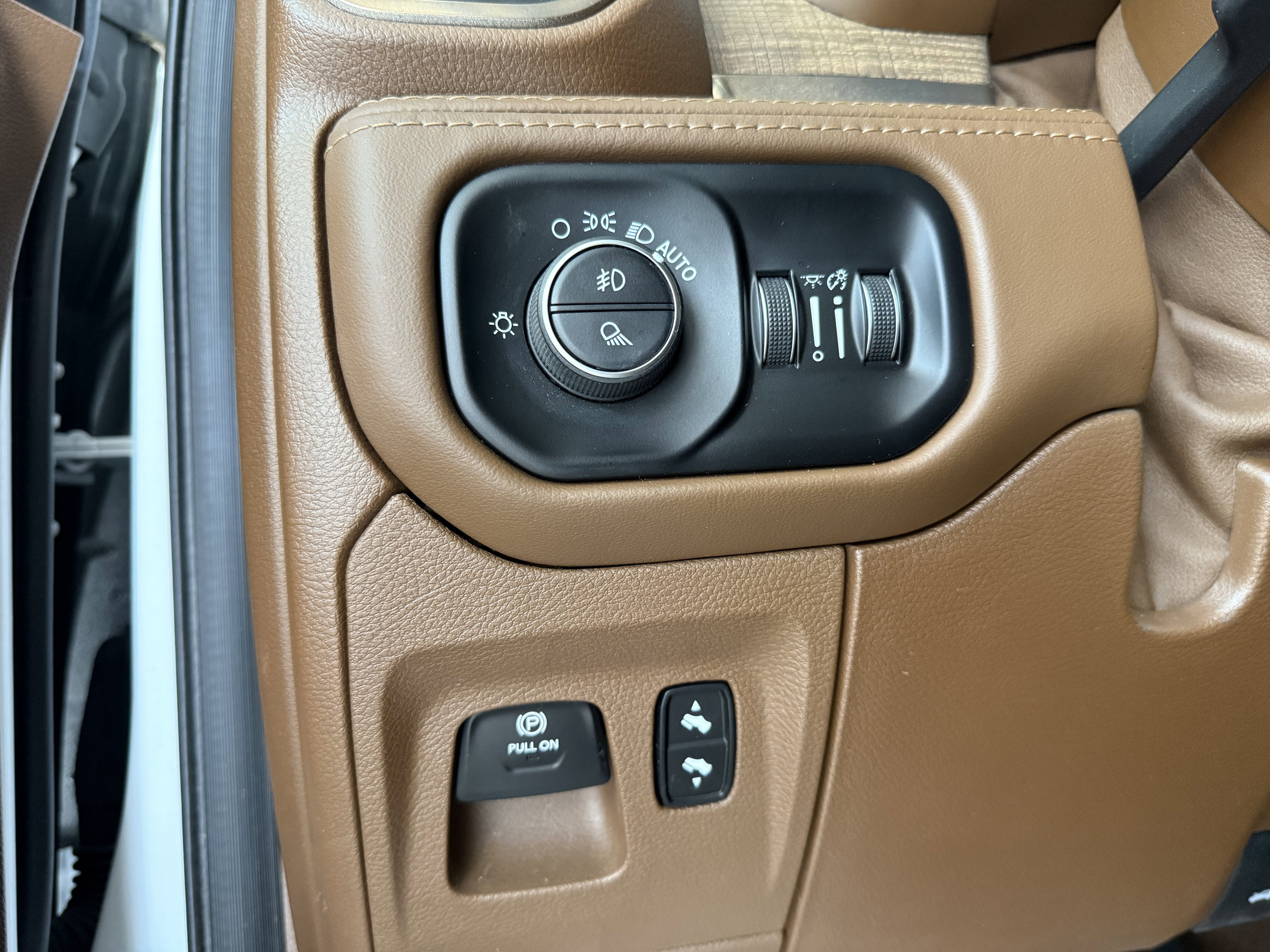 Used 2019 RAM 1500 Limited image 25