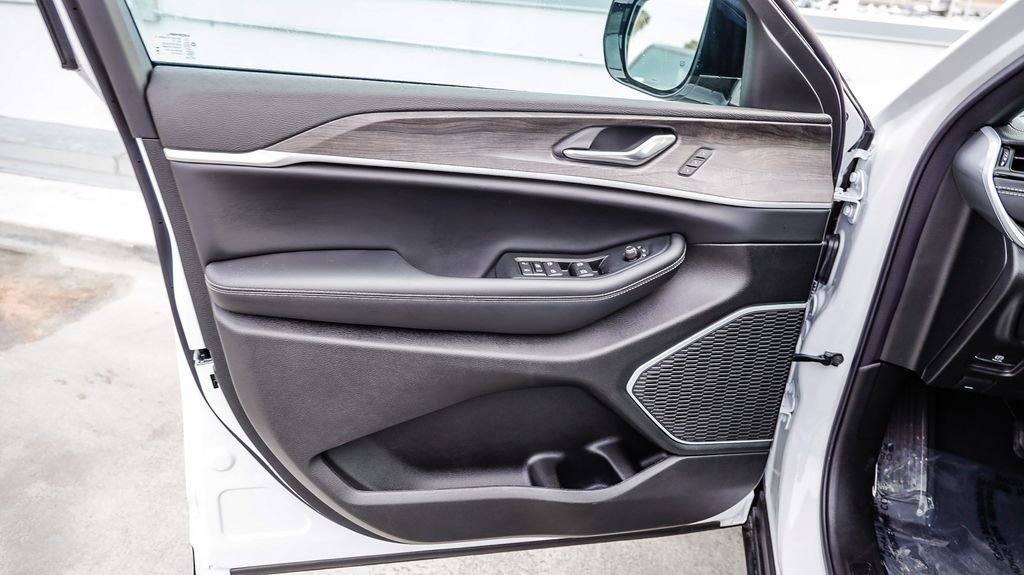 New 2026 Jeep Grand Cherokee Limited AWD/4WD image 25