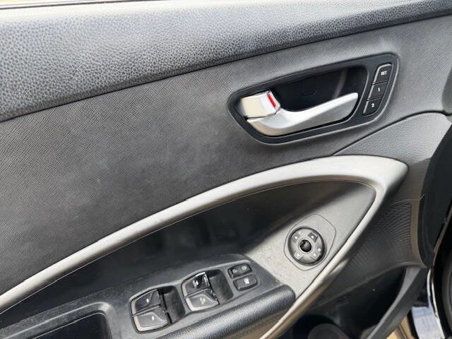 Used 2018 Hyundai Santa Fe Limited w/ Cargo Package image 41