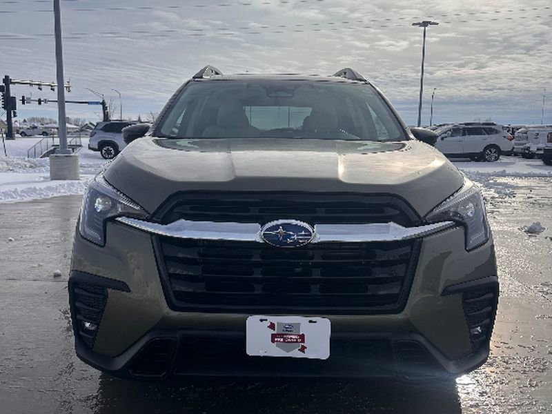 Used 2025 Subaru Ascent Limited AWD/4WD image 3
