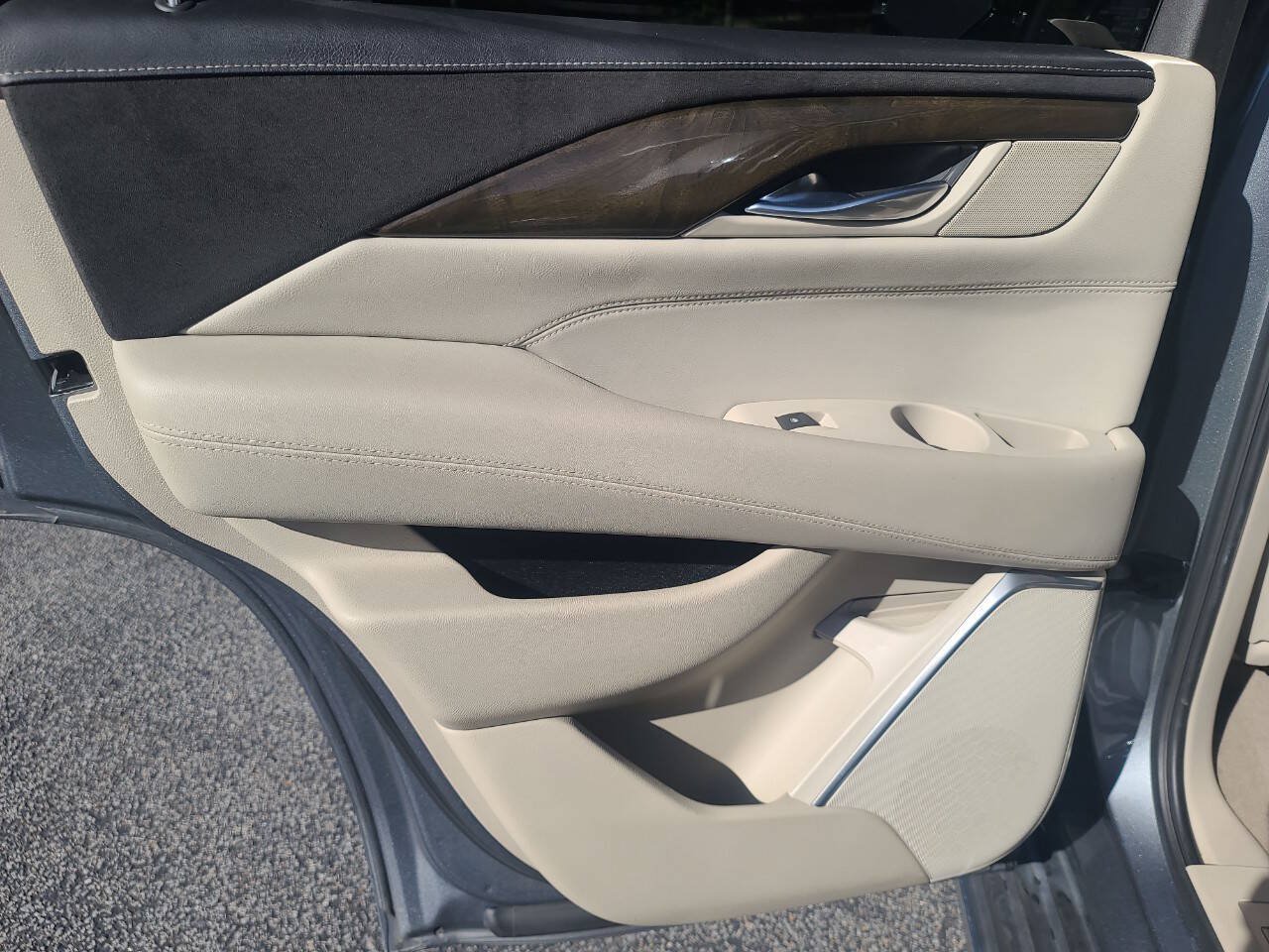 Used 2019 Cadillac Escalade Luxury AWD/4WD image 33