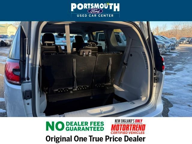 Used 2024 Chrysler Pacifica Touring-L image 13