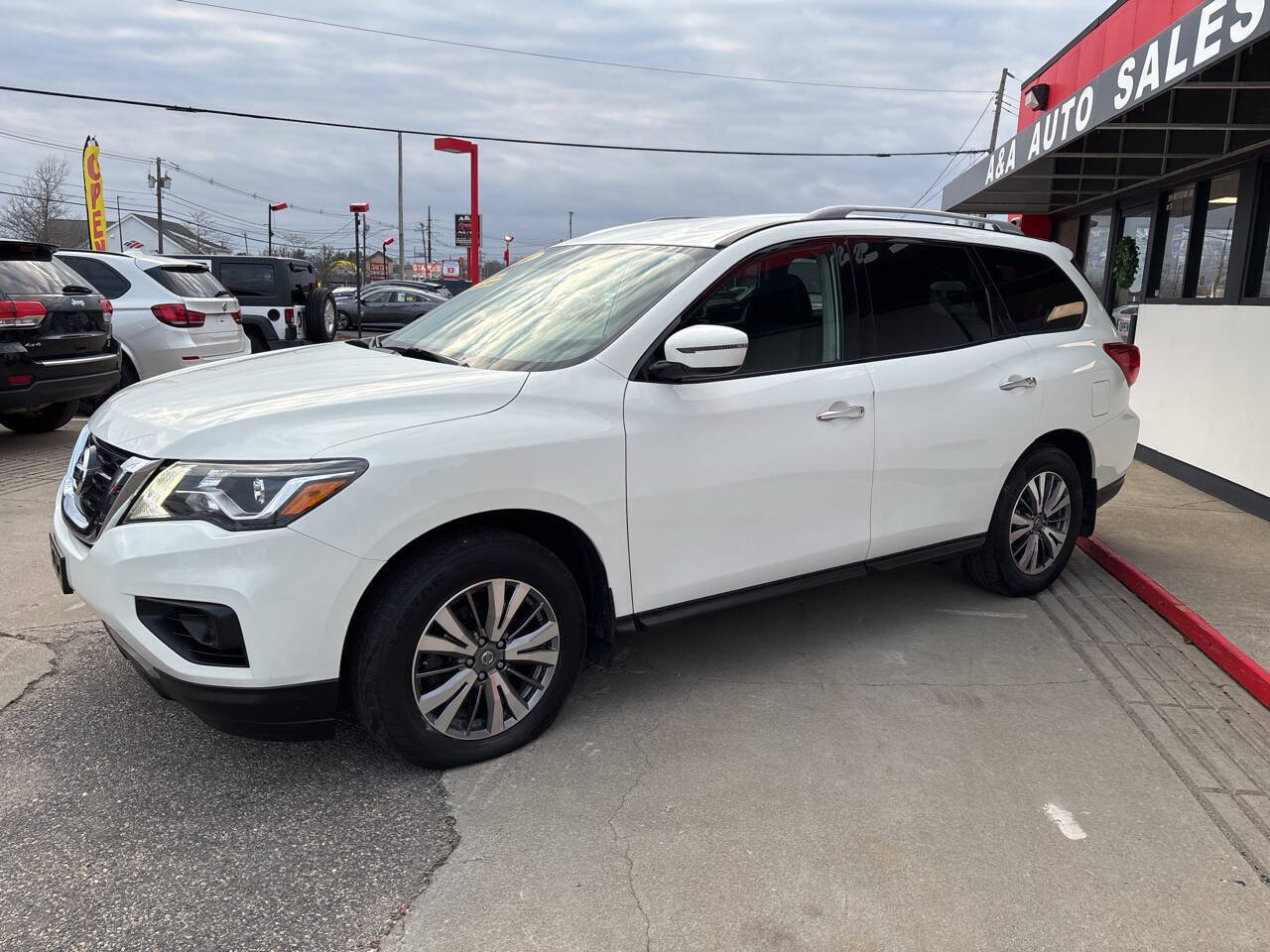 Used 2020 Nissan Pathfinder S AWD/4WD image 6