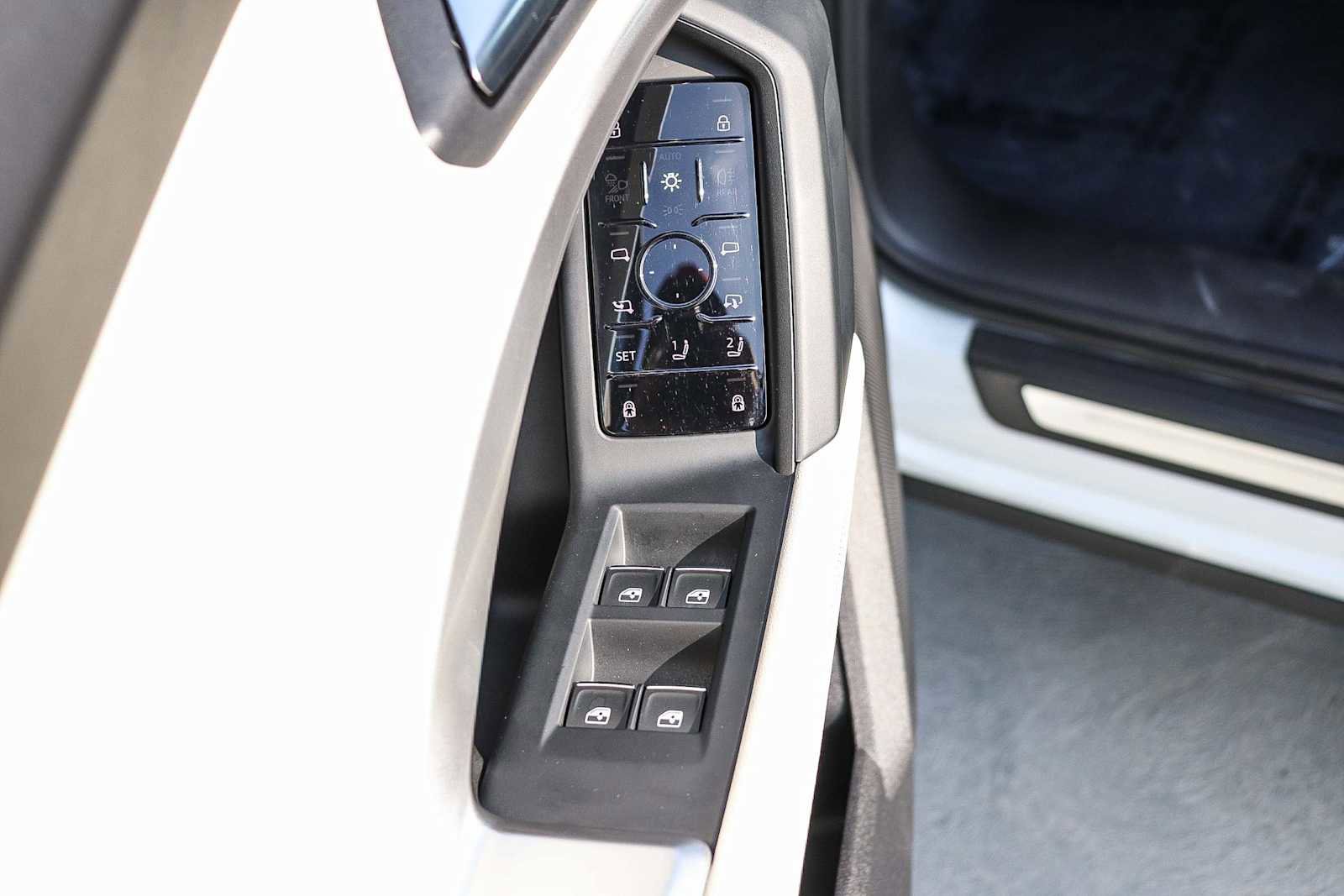 Used 2025 Audi Q5 Premium w/ Convenience Package image 26