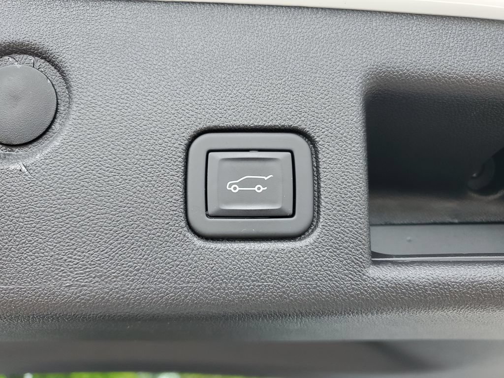 Used 2024 Chevrolet Equinox Premier AWD/4WD image 30