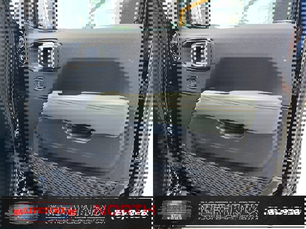 New 2025 Jeep Gladiator Mojave image 25