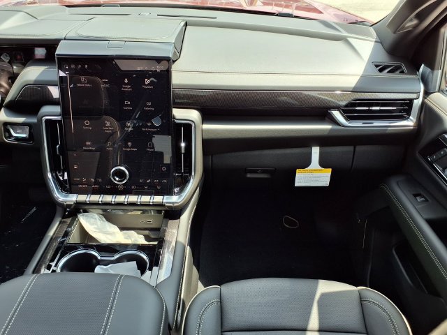 New 2026 GMC Yukon Elevation w/ Elevation Premium Package AWD/4WD image 18