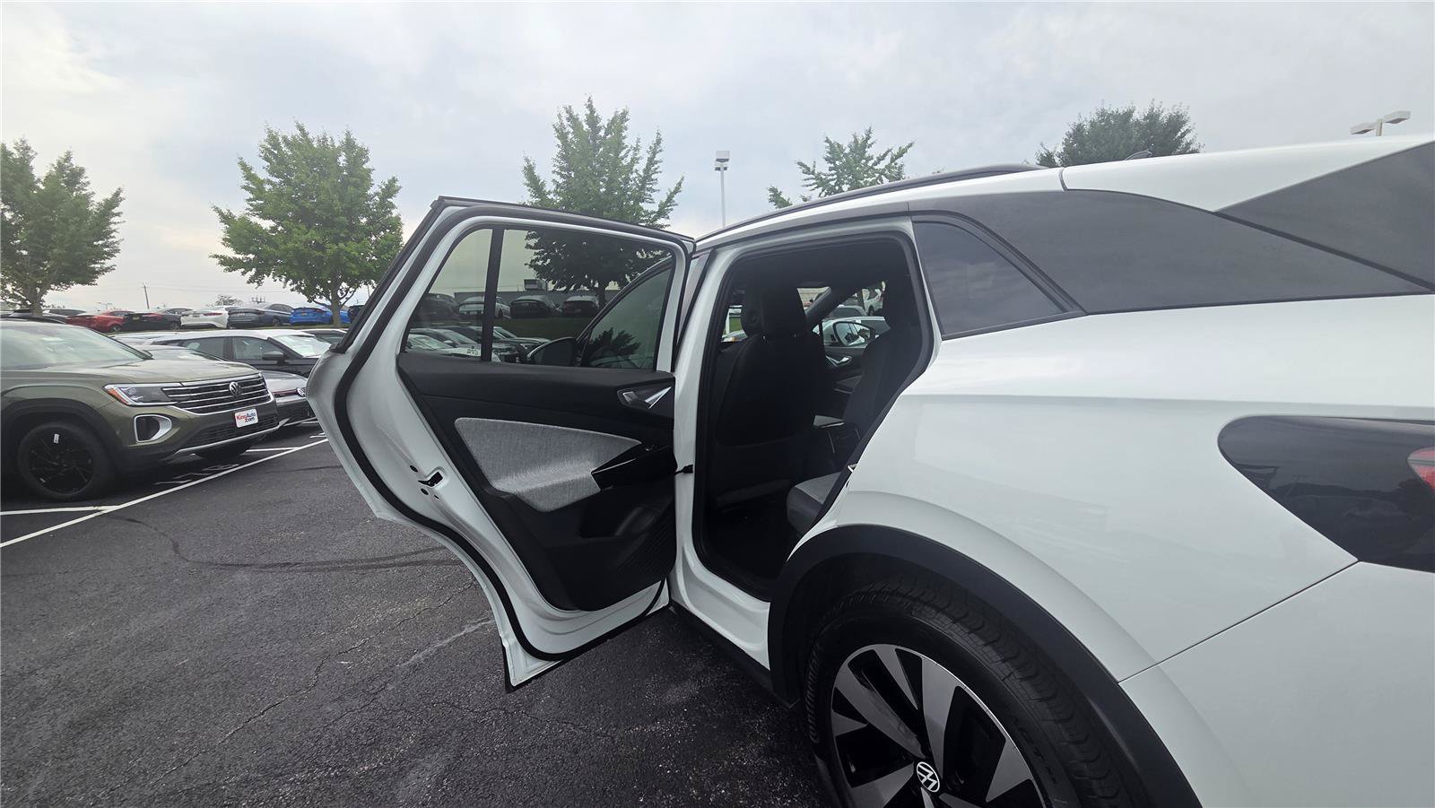 Certified 2023 Volkswagen ID.4 Pro AWD/4WD image 24
