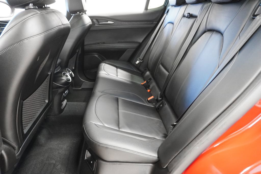 Used 2024 Alfa Romeo Stelvio Sprint image 11