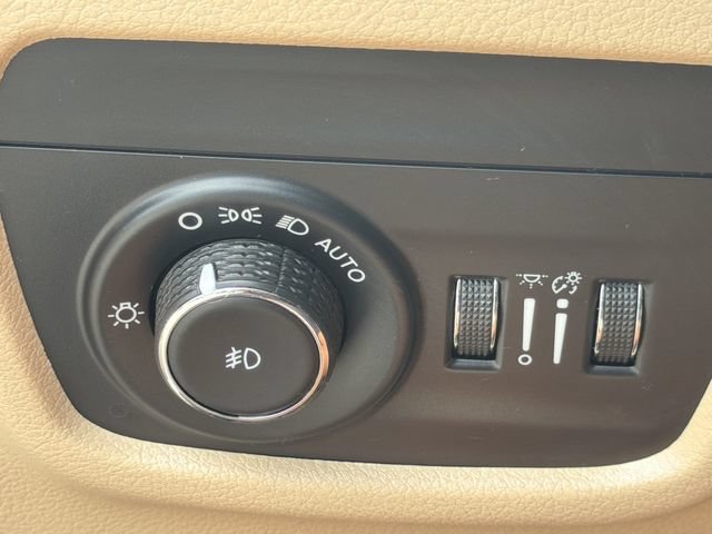 Used 2022 Jeep Grand Cherokee L Limited AWD/4WD image 23
