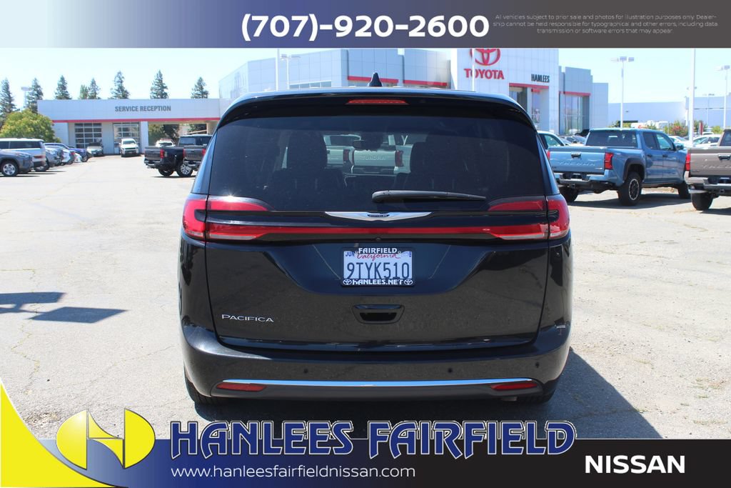 Used 2023 Chrysler Pacifica Touring-L FWD image 8