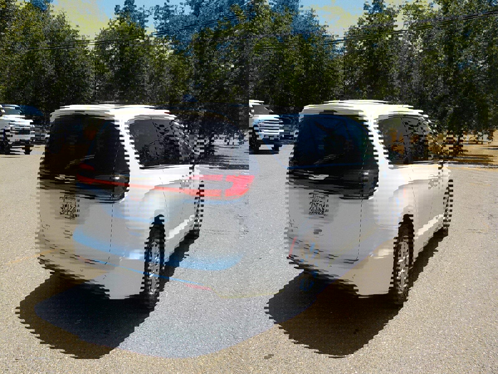 Used 2024 Chrysler Pacifica Touring-L image 5