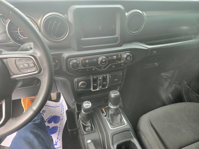 Used 2023 Jeep Gladiator Sport AWD/4WD image 2
