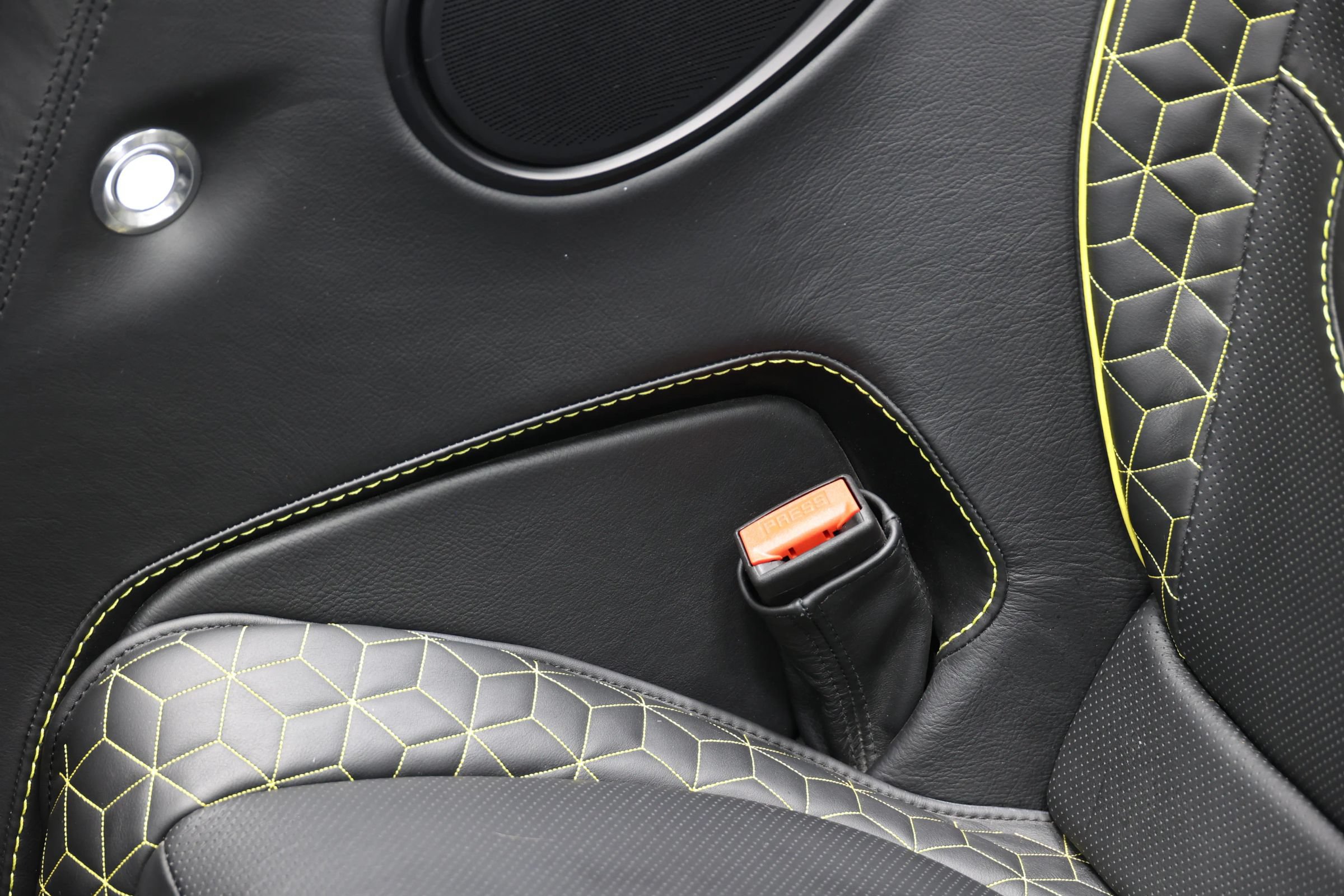 Used 2021 Aston Martin DBS Superleggera Volante RWD image 59