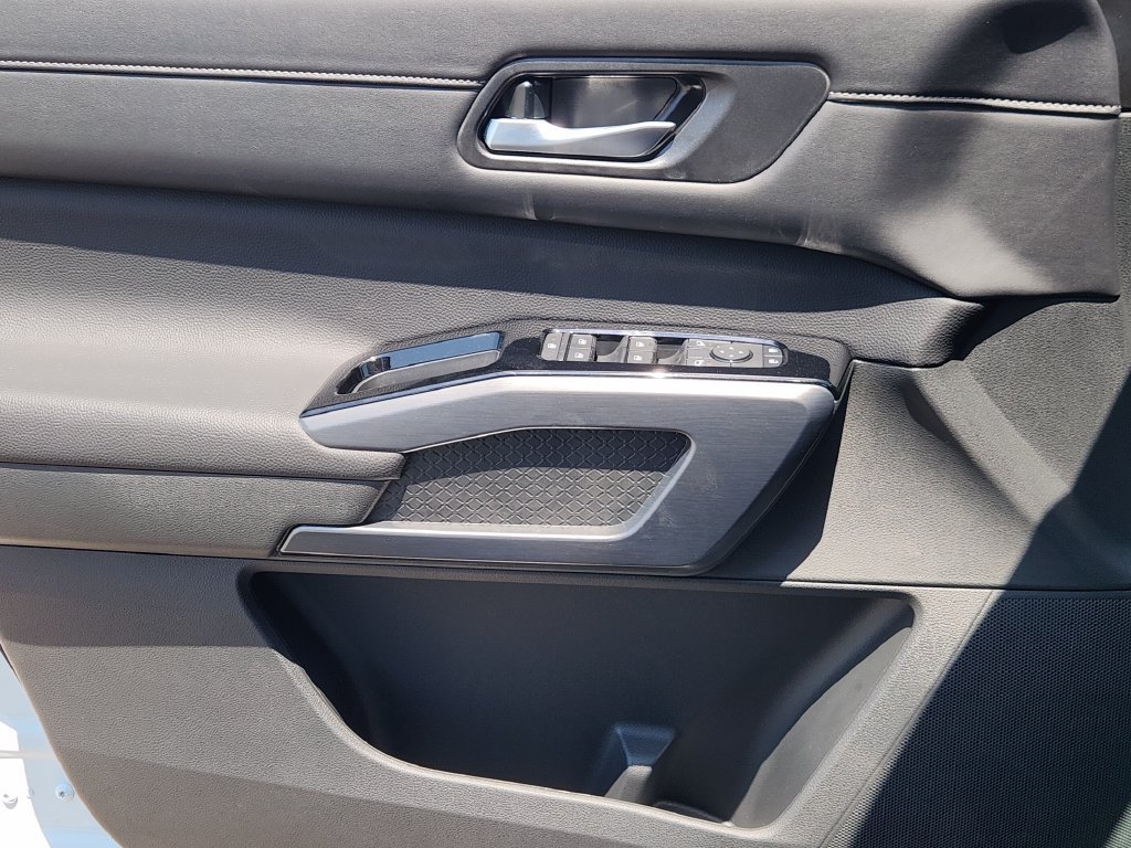 New 2026 Nissan Pathfinder SL FWD image 17