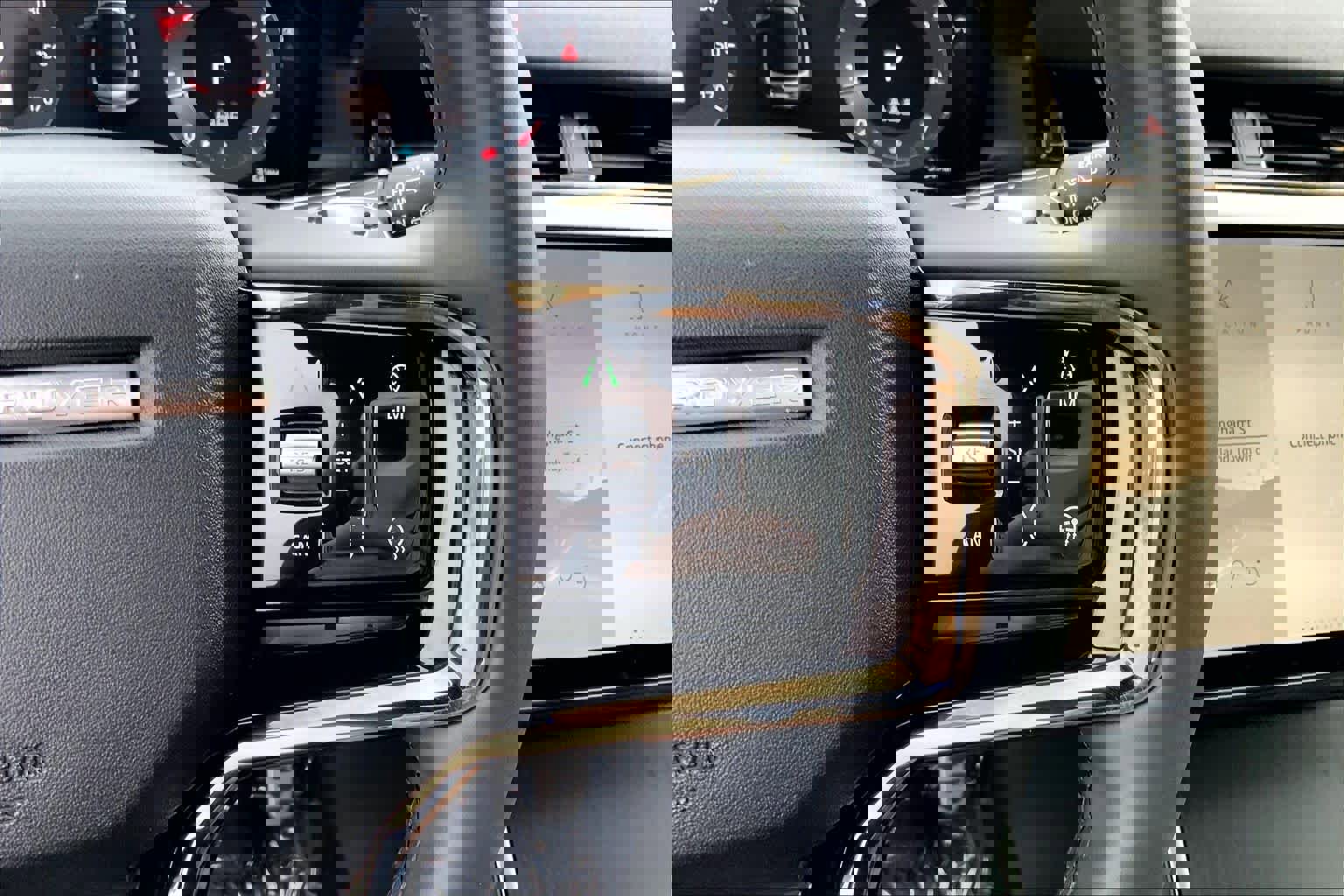 Used 2026 Land Rover Range Rover Evoque Dynamic SE image 24