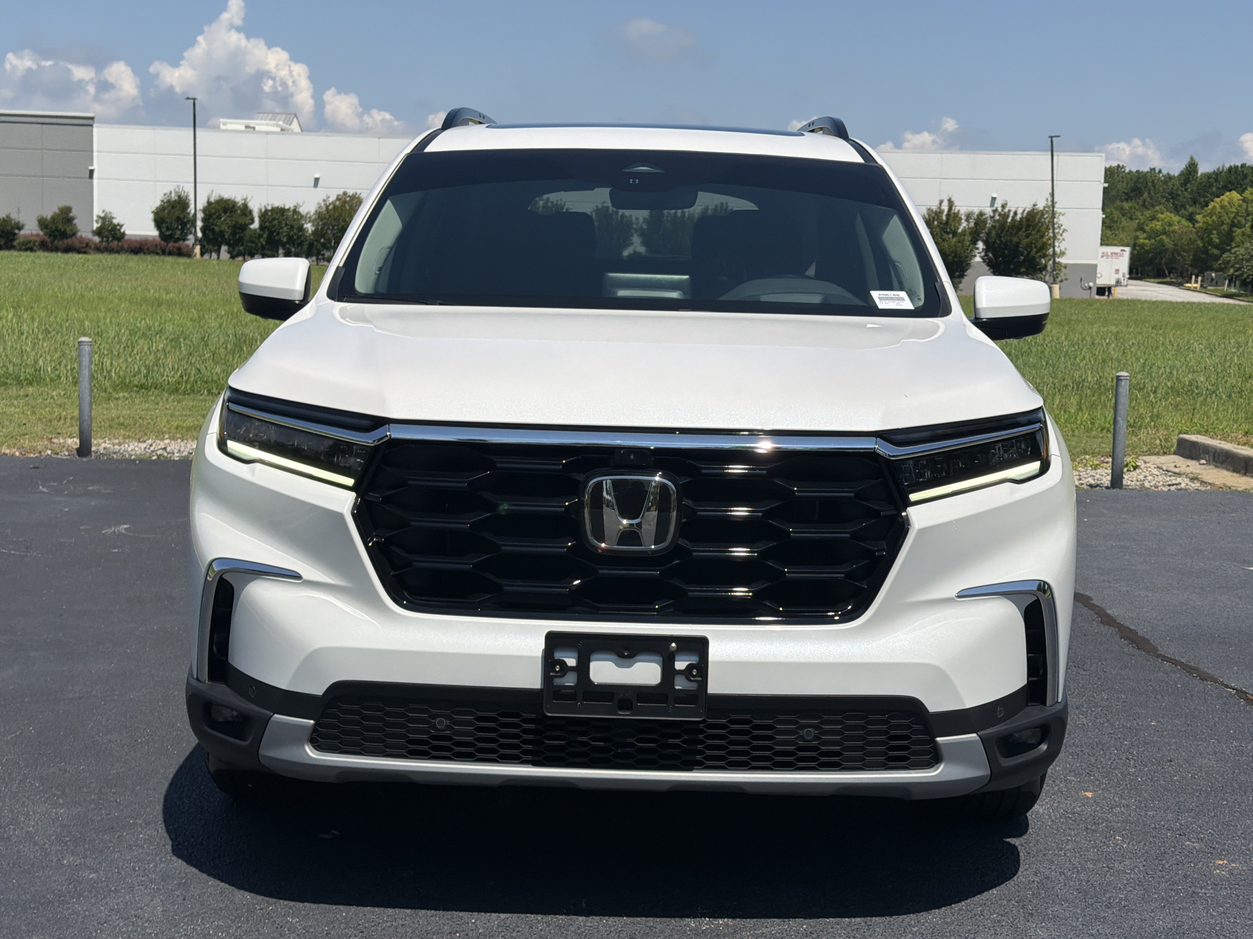 Used 2025 Honda Pilot Elite image 3