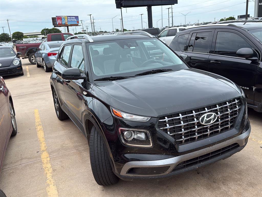 Used 2021 Hyundai Venue SEL FWD video 1