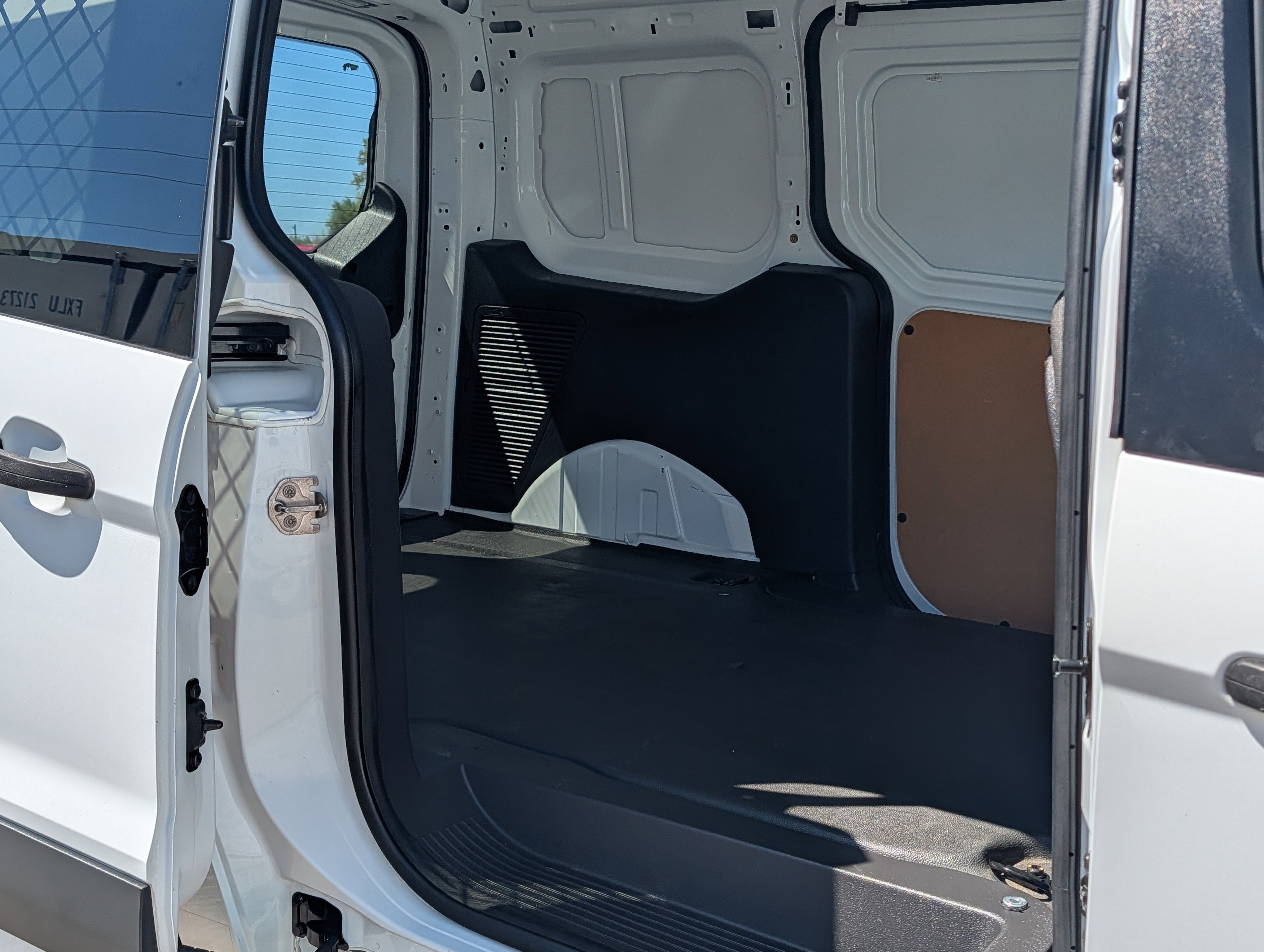 Used 2018 Ford Transit Connect XLT image 20