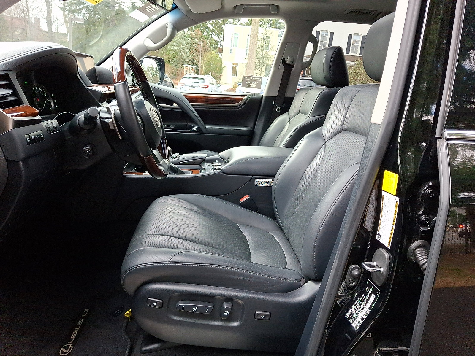 Certified 2020 Lexus LX 570 4WD w/ 3rd Row & Luxury Pkg image 13