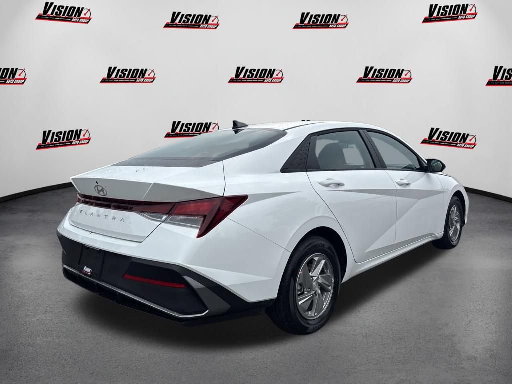New 2026 Hyundai Elantra SE FWD image 5