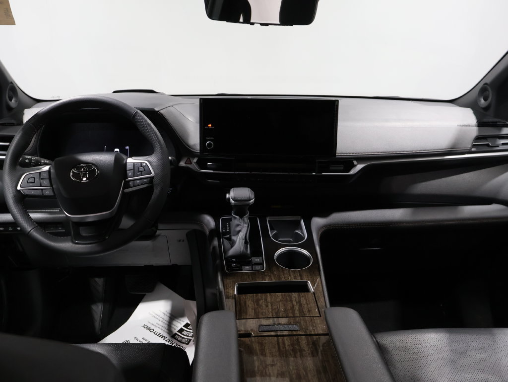 Used 2026 Toyota Sienna Platinum AWD/4WD image 17