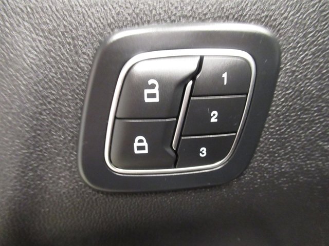 Used 2024 Ford Escape Platinum AWD/4WD image 17