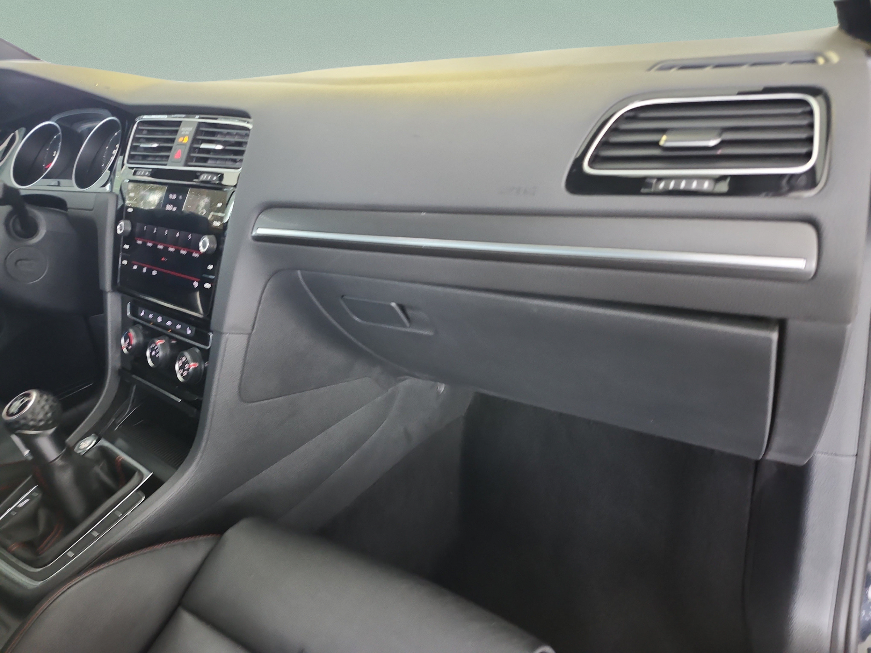 Used 2019 Volkswagen Golf 4-Door FWD image 21