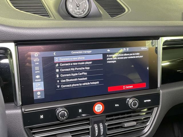 Certified 2025 Porsche Macan image 31