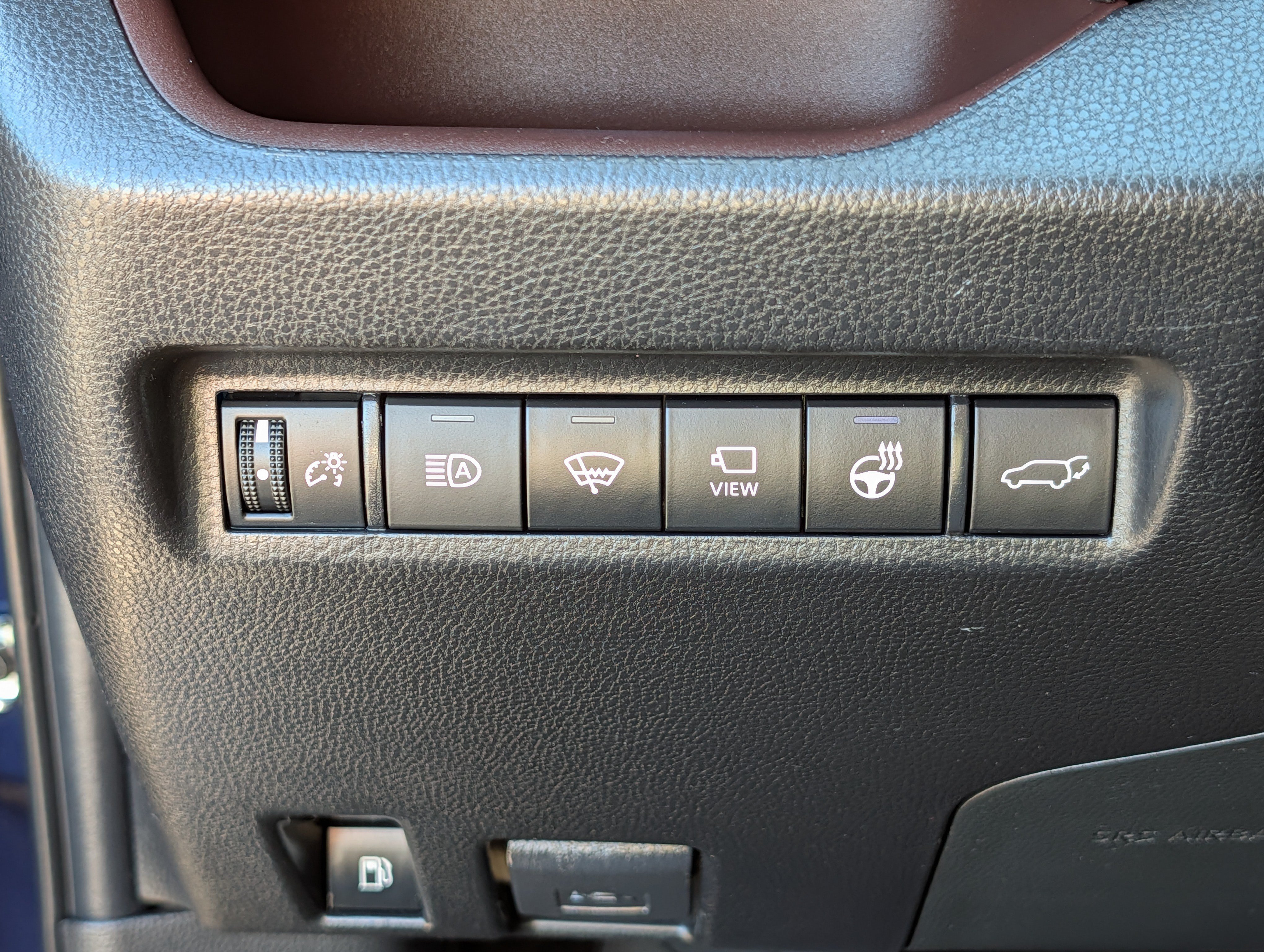 Used 2022 Toyota RAV4 Limited AWD/4WD image 27