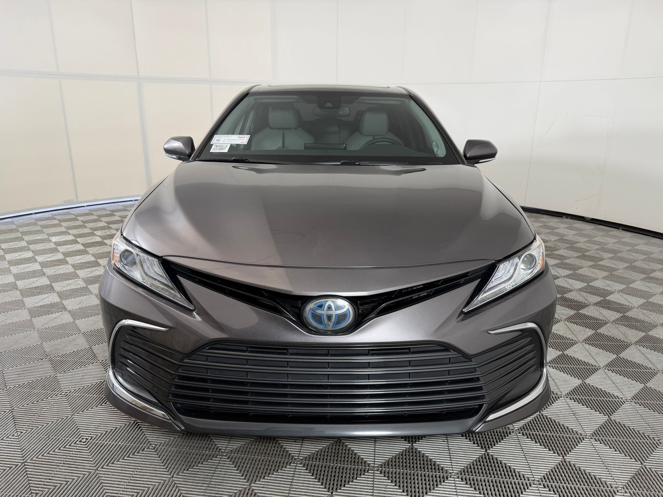 Used 2021 Toyota Camry XLE w/ Navigation Upgrade Package FWD image 6