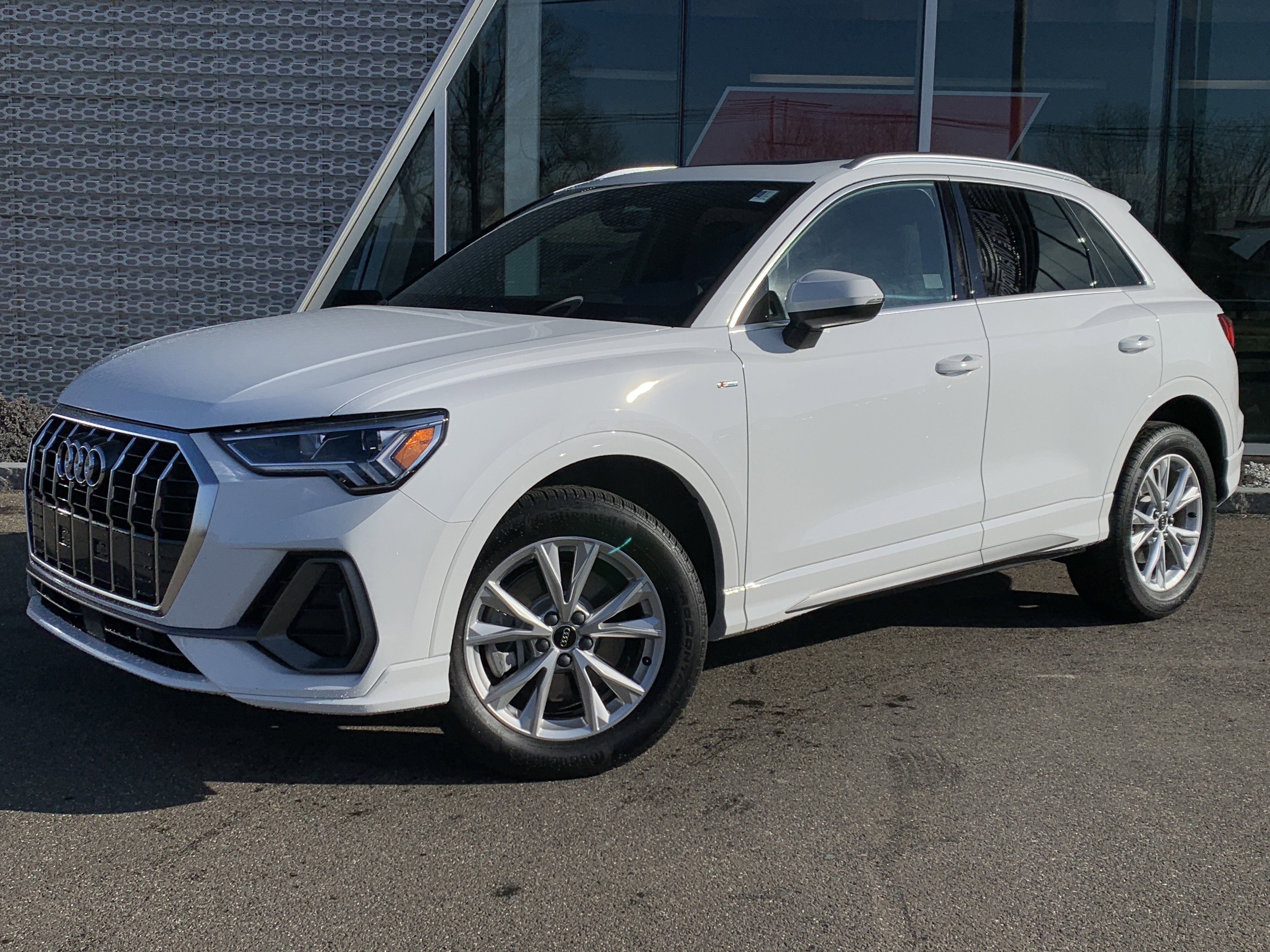 Certified 2025 Audi Q3 2.0T Premium w/ Convenience Package image 1